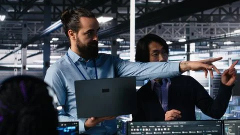 Team of data center engineers using machine learning algorithms 스톡 사진