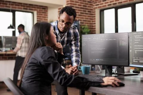 Team of database admins debugging algorithm Stock-Fotos