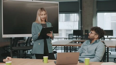 Team discusses project goals in office with slow motion Stock-Footage 312259056