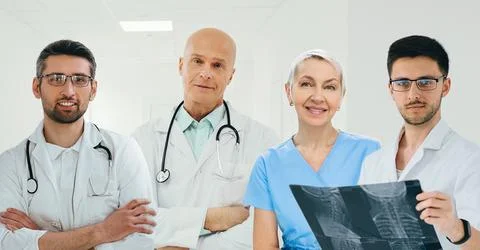 Team of doctors and nurses standing at clinic. group of medical staff looking 库存照片