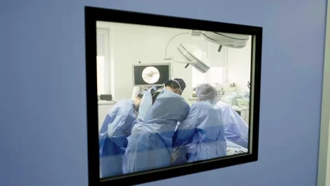 A team of doctors - surgeons performing a surgical operation Stockbeeldmateriaal 269432045