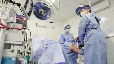 A team of doctors - surgeons performing a surgical operation Stockbeeldmateriaal 269480327