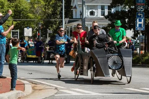 Team Dressed Like Batman Characters Pushes Bed In Fundraiser Event Foto stock