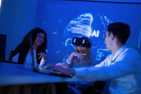 Team engages in virtual reality experience during a tech workshop focused o.. 스톡 사진