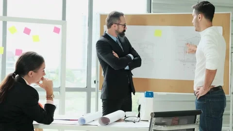 A team of engineers and architects meets at Brainstorm to work and discuss pr 스톡 동영상 153668262