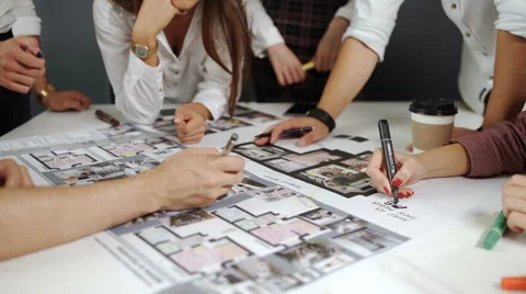 Team of engineers discussing new project at meeting 20s 4k Видео 68871637