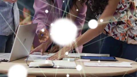 Team exchanging stickies and pointing as node overlay growing over laptop and 스톡 동영상 333154377