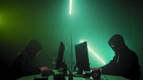 Team of hackers, hacking computers, working in dark room. Stock-Footage 111288019