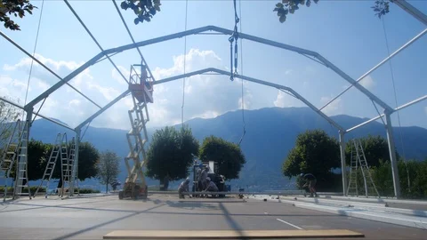 A team of installers put the arch 25 40 meters, 8 meters height Video stock 94962069