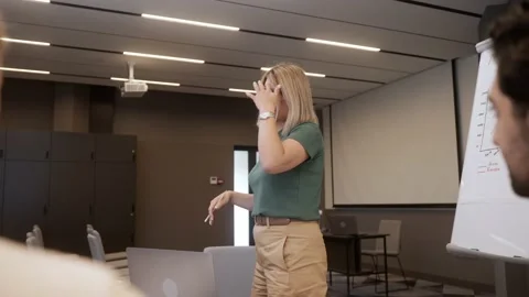 Team leader presenting project to the team, talking with gestures Video stock 218615930