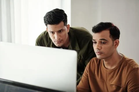 Team Leader Revising Code 스톡 사진