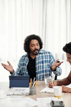 Team Leader Talking to Developer Foto stock