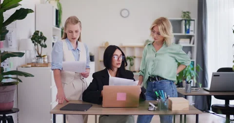 Team Manager Delegates Tasks to Employees in Office Video stock 278083581