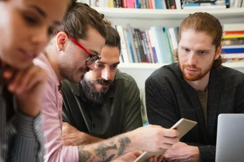 Team of multiethnic diverse young software developers talk, discuss an AI 库存照片