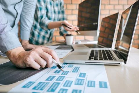 Team of Professional Developer programmer cooperation meeting and brainstormi 스톡 사진