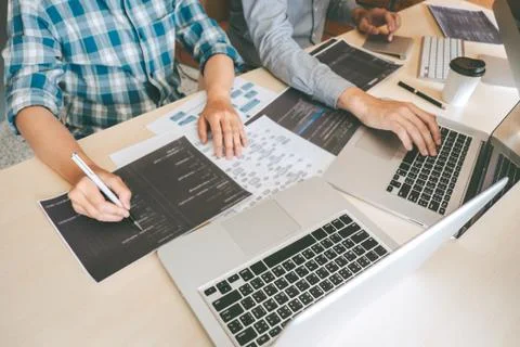 Team of Professional Developer programmer cooperation meeting and brainstormi Stock-Fotos