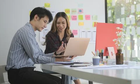 Team of professional web developers working on mobile application software de Stock Photos