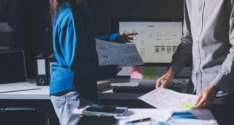 Team of Program Developer Collaborating on UXUI Design Planning in a Modern.. Foto stock