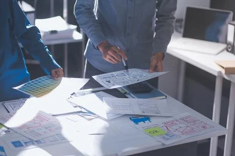 Team of Program Developer Collaborating on UXUI Design Planning in a Modern.. Foto stock