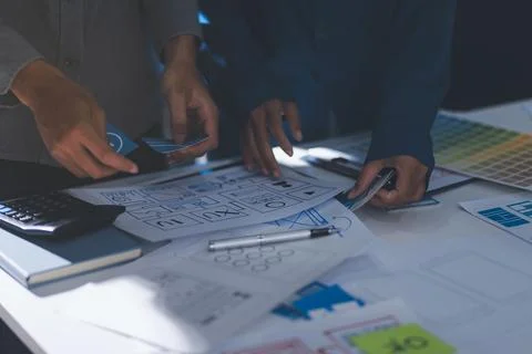 Team of Program Developer Collaborating on UXUI Design Planning in a Modern.. Foto stock