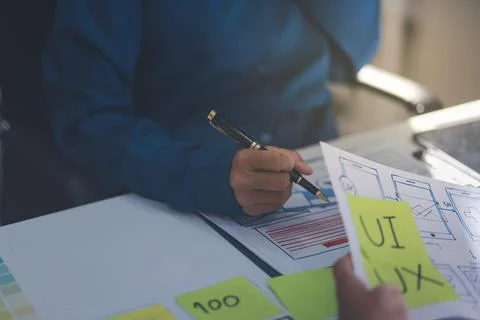 Team of Program Developer Collaborating on UXUI Design Planning in a Modern.. Foto stock