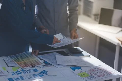 Team of Program Developer Collaborating on UXUI Design Planning in a Modern.. Foto stock