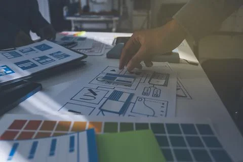 Team of Program Developer Collaborating on UXUI Design Planning in a Modern.. Foto stock