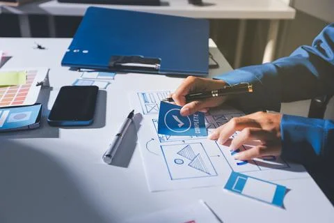 Team of Program Developer Collaborating on UXUI Design Planning in a Modern.. Foto stock