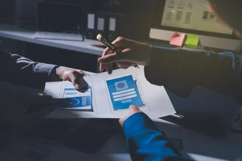 Team of Program Developer Collaborating on UXUI Design Planning in a Modern.. Foto stock