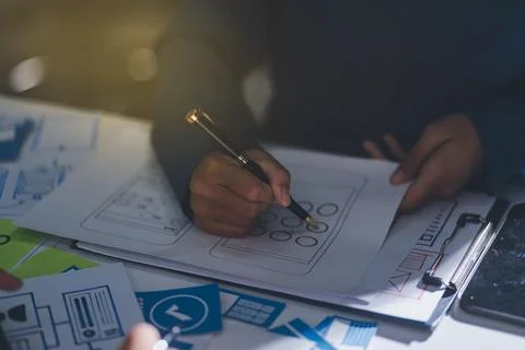 Team of Program Developer Collaborating on UXUI Design Planning in a Modern.. Foto stock