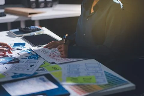 Team of Program Developer Collaborating on UXUI Design Planning in a Modern.. Foto stock