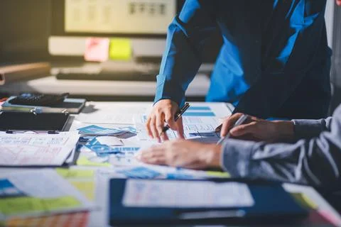 Team of Program Developer Collaborating on UXUI Design Planning in a Modern.. Foto stock