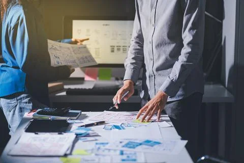 Team of Program Developer Collaborating on UXUI Design Planning in a Modern.. Foto stock