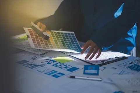 Team of Program Developer Collaborating on UXUI Design Planning in a Modern.. Foto stock