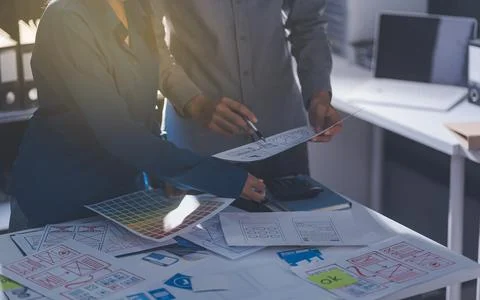 Team of Program Developer Collaborating on UXUI Design Planning in a Modern.. Foto stock