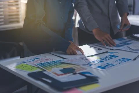 Team of Program Developer Collaborating on UXUI Design Planning in a Modern.. Foto stock