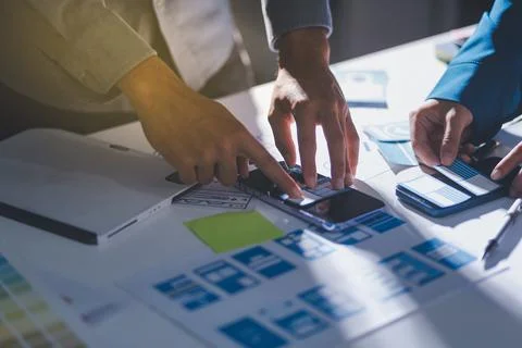 Team of Program Developer Collaborating on UXUI Design Planning in a Modern.. Foto stock