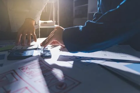 Team of Program Developer Collaborating on UXUI Design Planning in a Modern.. Foto stock