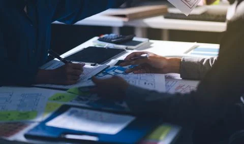 Team of Program Developer Collaborating on UXUI Design Planning in a Modern.. Foto stock