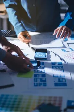 Team of Program Developer Collaborating on UXUI Design Planning in a Modern.. Foto stock