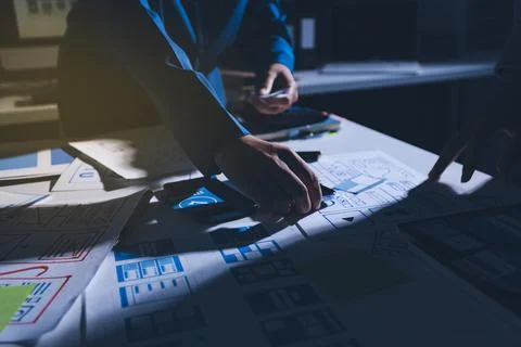 Team of Program Developer Collaborating on UXUI Design Planning in a Modern.. Foto stock