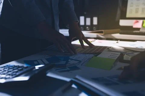 Team of Program Developer Collaborating on UXUI Design Planning in a Modern.. Foto stock