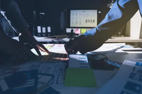 Team of Program Developer Collaborating on UXUI Design Planning in a Modern.. Foto stock
