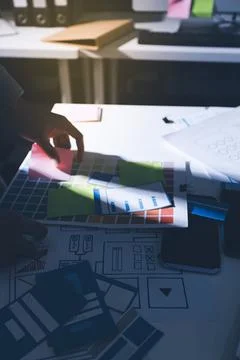 Team of Program Developer Collaborating on UXUI Design Planning in a Modern.. Foto stock
