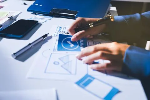 Team of Program Developer Collaborating on UXUI Design Planning in a Modern.. Foto stock