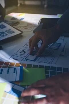 Team of Program Developer Collaborating on UXUI Design Planning in a Modern.. Foto stock