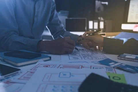 Team of Program Developer Collaborating on UXUI Design Planning in a Modern.. Foto stock