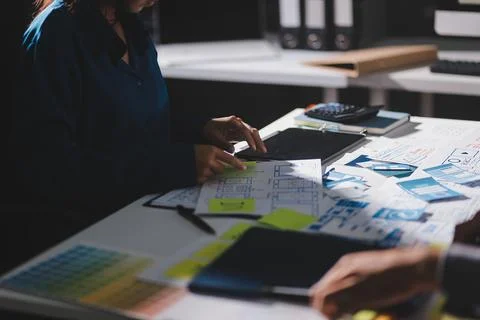 Team of Program Developer Collaborating on UXUI Design Planning in a Modern.. Foto stock