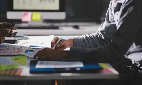 Team of Program Developer Collaborating on UXUI Design Planning in a Modern.. Foto stock