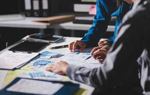 Team of Program Developer Collaborating on UXUI Design Planning in a Modern.. Foto stock